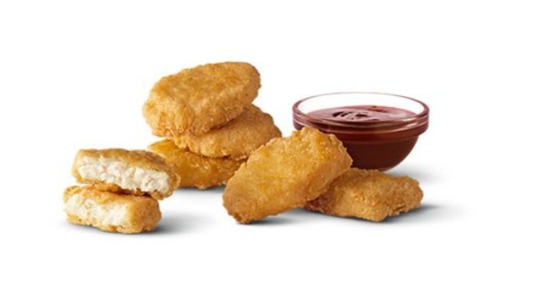 6 McNuggets and dipping sauce