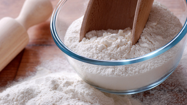 00 flour in bowl 