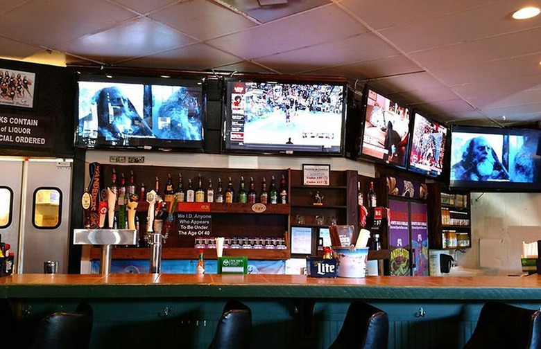 Best Sports Bar: Heroes Sports Bar & Grille (Mobile)