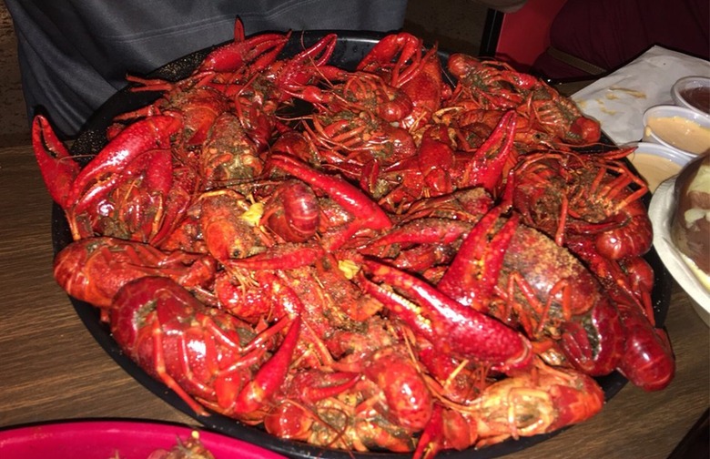 Best Restaurant in the Middle of Nowhere: Hawk's Crawfish (Rayne)