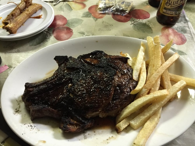 Best Steakhouse: Doe's Eat Place (Greenville)