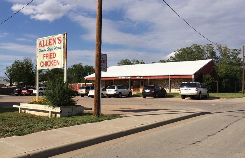 Best All-You-Can-Eat Deal: Allen's Family Style Meals (Sweetwater)