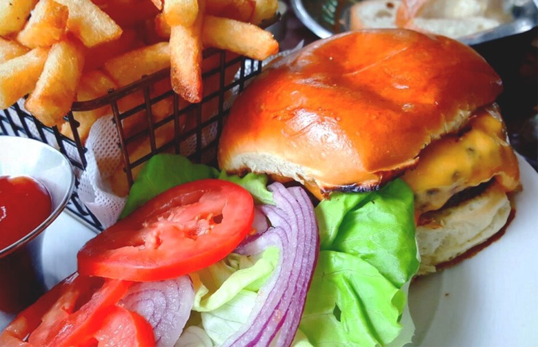 Best Burger: 2941 Restaurant (Falls Church) 