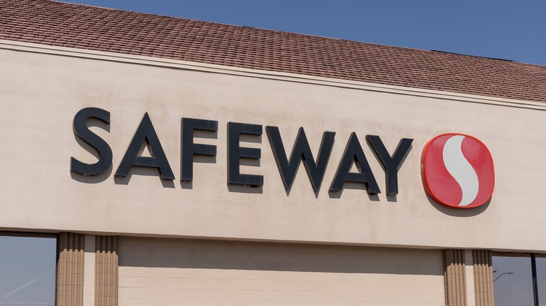 Safeway store exterior