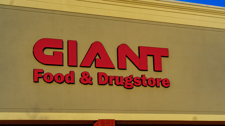 Giant grocery store exterior