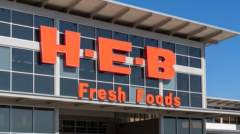 H-E-B grocery store exterior