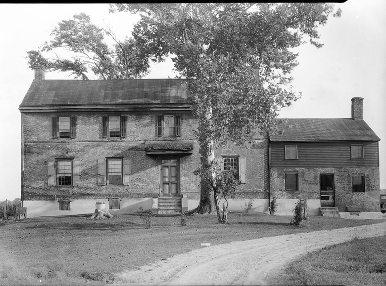 Connecticut: Huguenot House (East Hartford) 