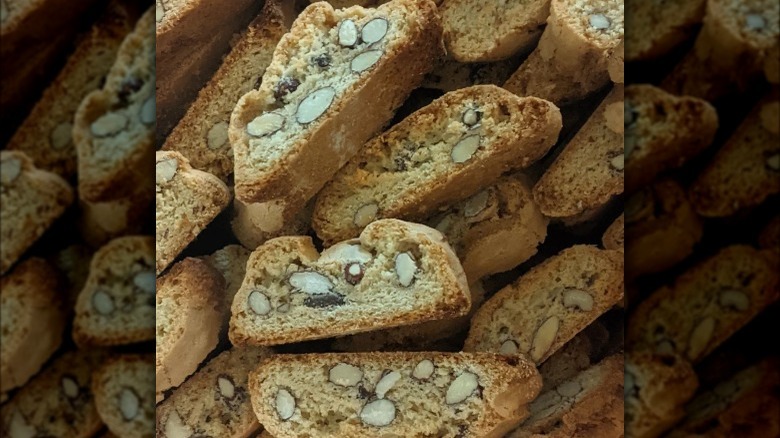 pile of cantucci