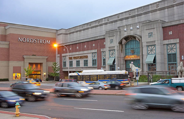 New York: Westchester Mall, White Plains