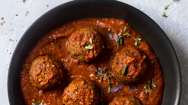 Vegan meatballs in tomato sauce