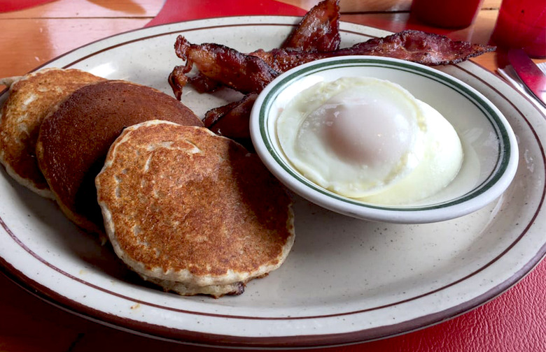 New Hampshire: Polly's Pancake Parlor, Sugar Hill 