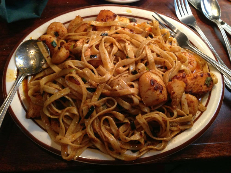 Alaska: Garlic Alaskan Seafood Pasta, Louie's (Kenai)