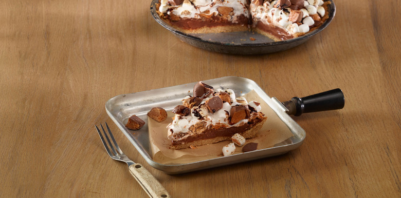 Butterfinger Campfire Pie