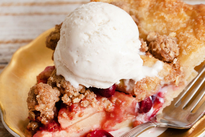 Reduced Sugar Cranberry Apple Streusel Pie