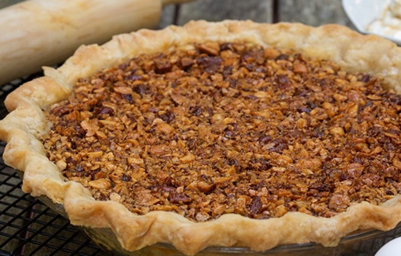 Maple Syrup 'n Mix Nut Pie