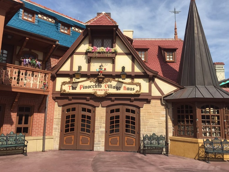 #15 Pinocchio Village Haus