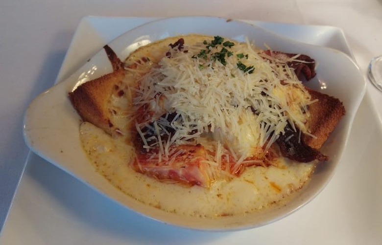 Kentucky: Hot Brown, Brown Hotel (Louisville)