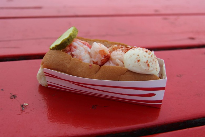 Maine: Lobster Roll, Lobster Shack at Two Lights (Cape Elizabeth)