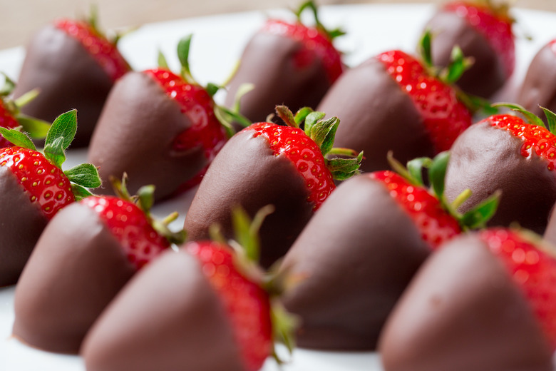 Easiest Chocolate Covered Strawberries