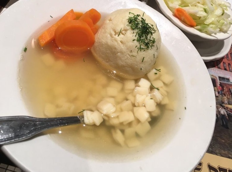 New York: Matzo Ball, Second Avenue Deli (New York City) 