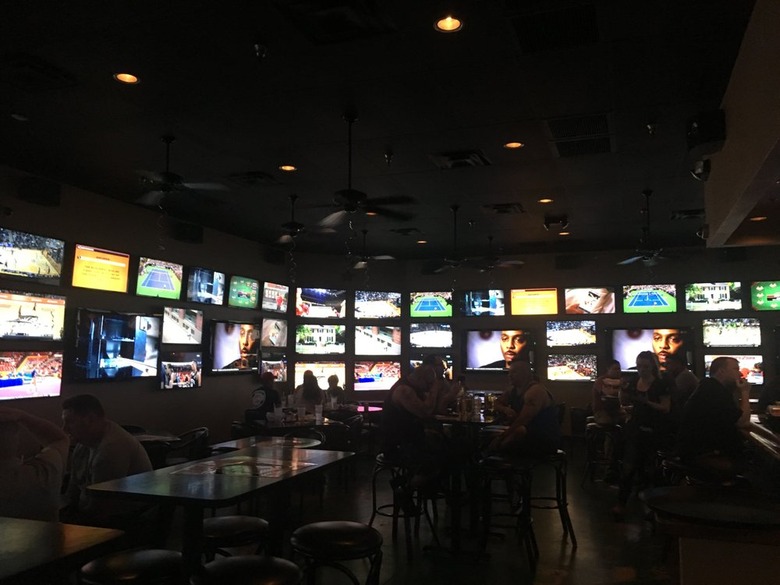 Santisi Brothers Pizzeria & Sports Bar (Phoenix, Arizona)