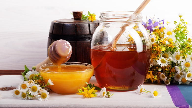 Different forms of liquid sweeteners with flowers