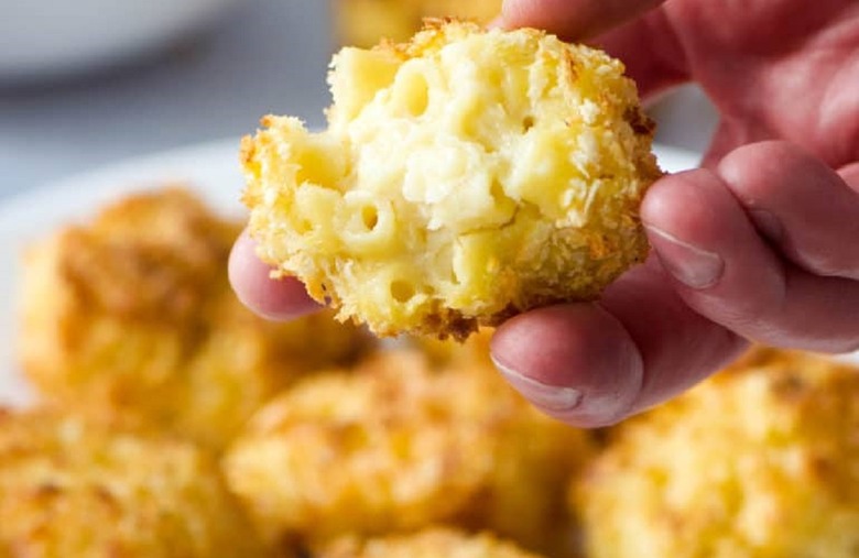 https://www.thedailymeal.com/img/gallery/the-best-super-bowl-party-recipes-to-make-in-an-air-fryer/1-mac-cheese-bites.jpg