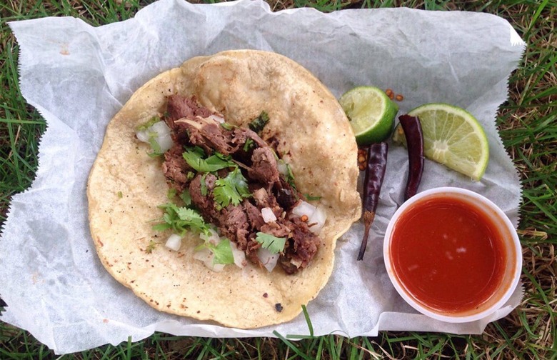 Illinois: Birria Tatemada, Birrieria Zaragoza (Chicago)