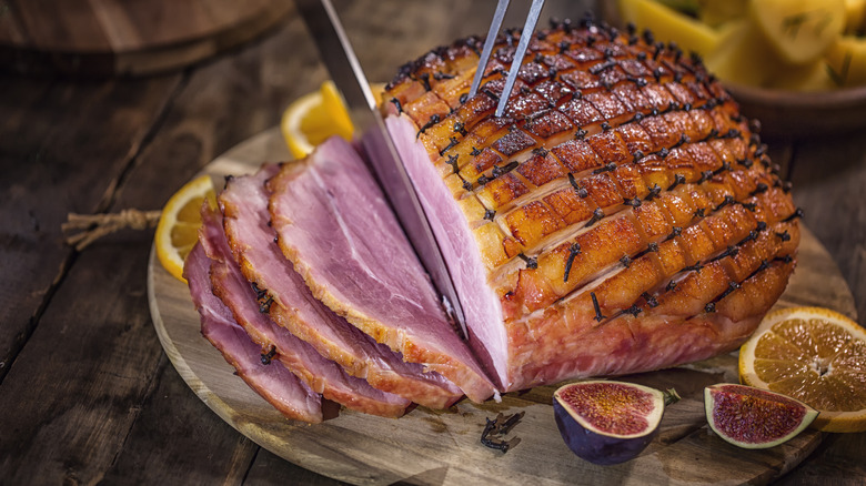 sliced baked ham