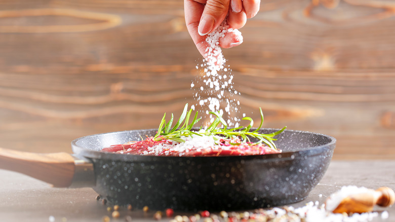 https://www.thedailymeal.com/img/gallery/the-best-time-to-season-when-cooking/salt-rocks-1667486875.jpg