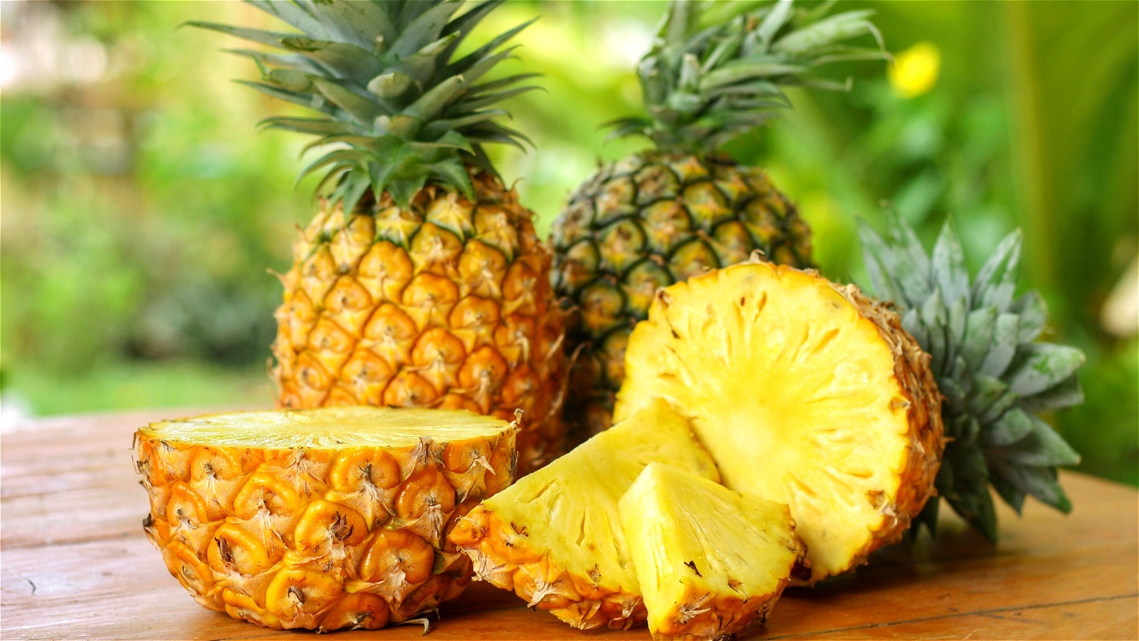 The Best Two Methods For Slicing Pineapple (No Special Tools Needed)