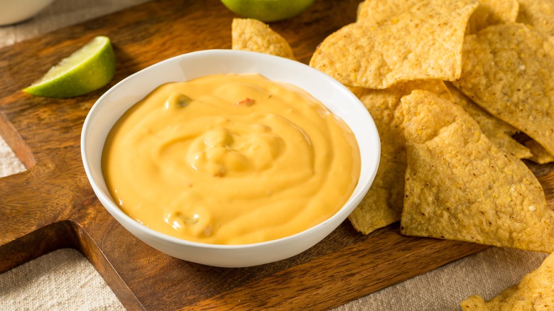 Nacho cheese with chips