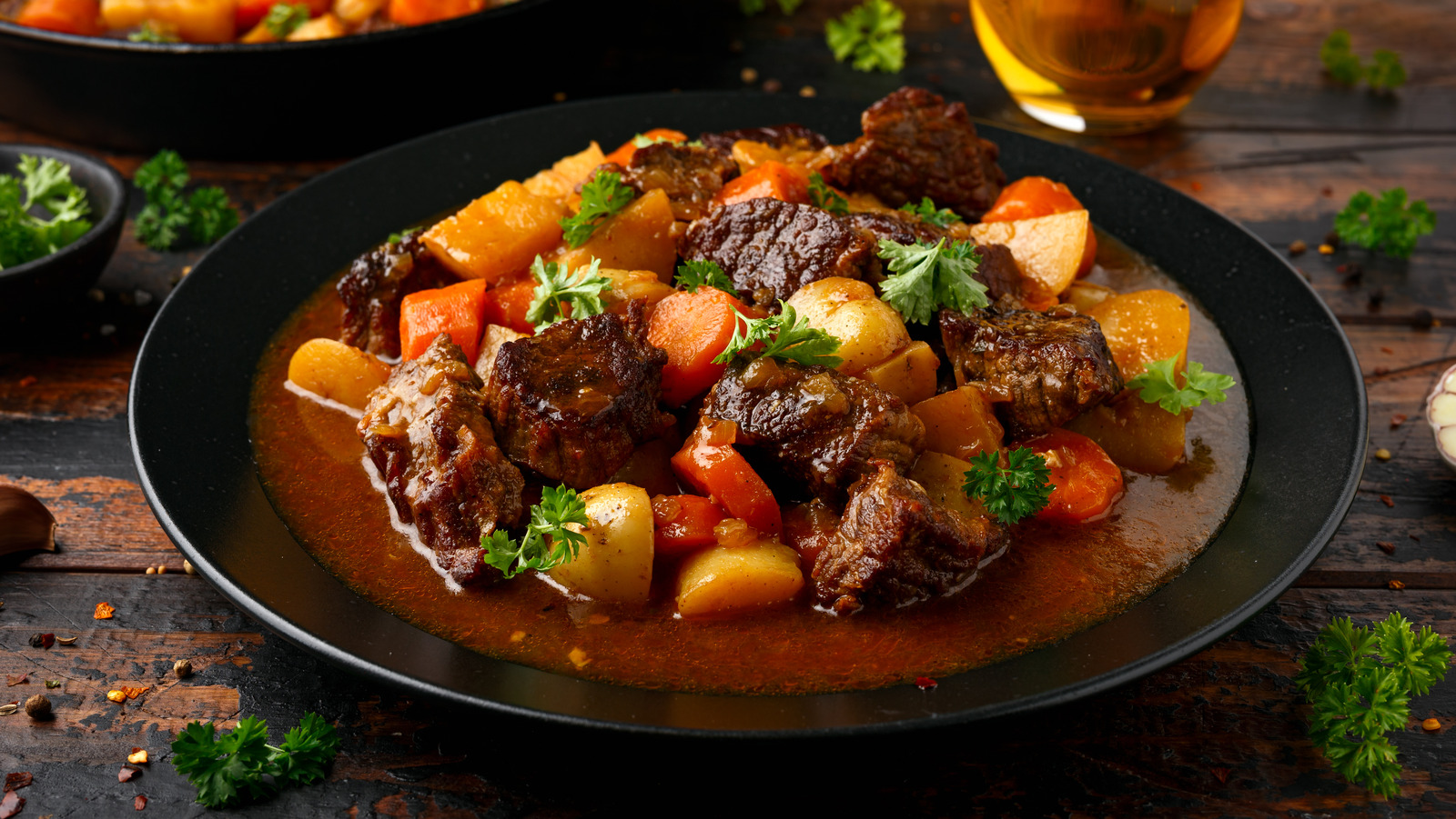 https://www.thedailymeal.com/img/gallery/the-best-type-of-meat-to-use-for-pot-roast/l-intro-1666879305.jpg