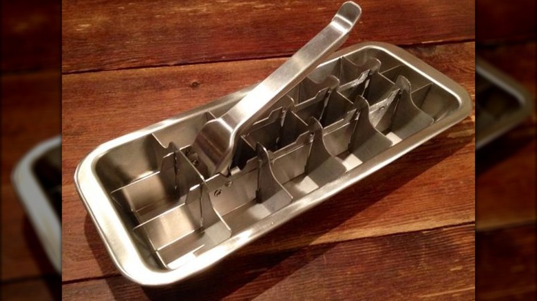 Stainless steel ice cube tray