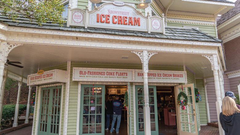 Dollywood ice cream parlor