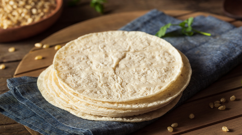 https://www.thedailymeal.com/img/gallery/the-best-way-to-heat-corn-tortillas/intro-1672158606.jpg