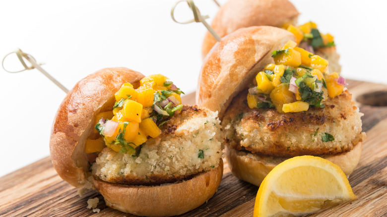 fish cake sliders with mango salsa