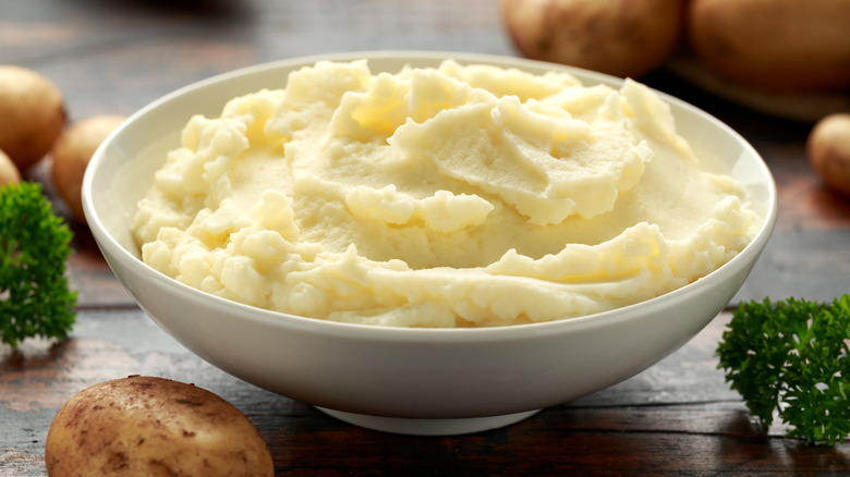 Bowl of mashed potatoes