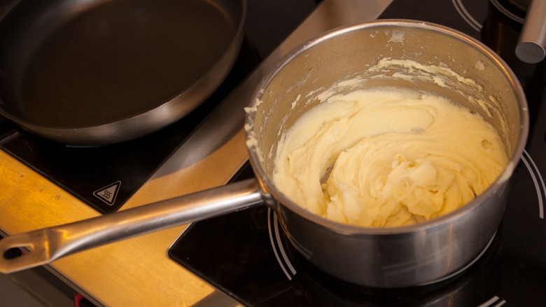 Mashed potatoes in pot