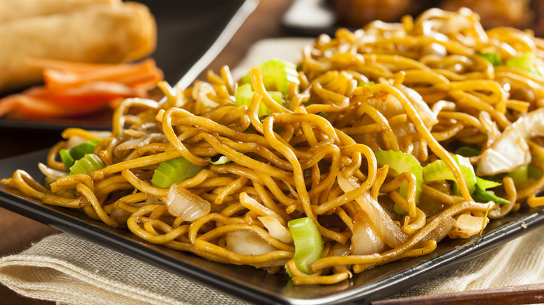 Lo-mein with vegetables