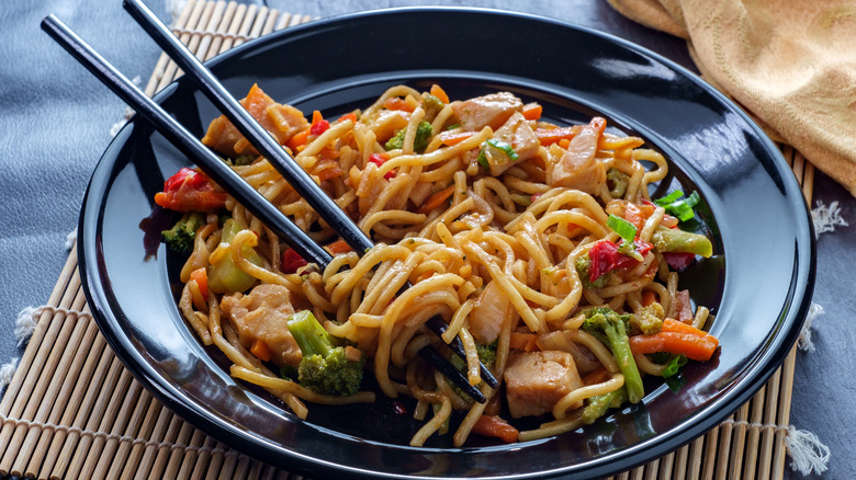 Lo mein in a pan