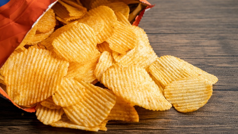 The Best Wines To Pair With Popular Potato Chip Flavors, According To ...