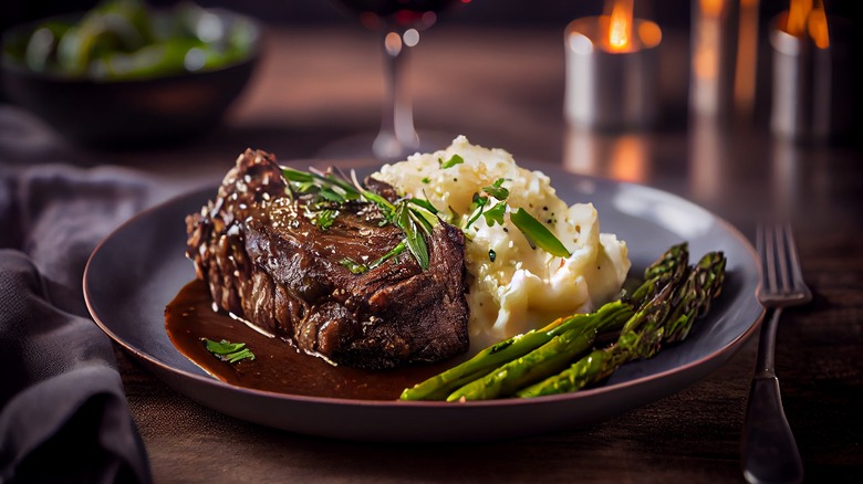 Roast beef, mashed potatoes, and asparagus 