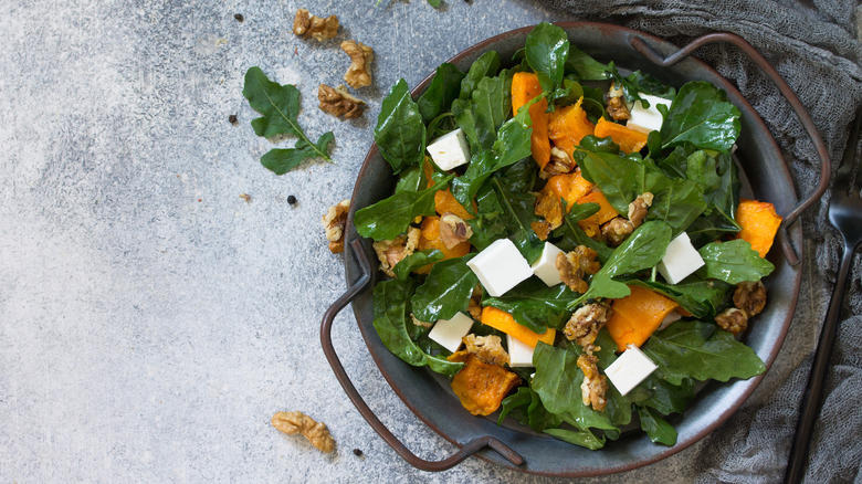 Arugula salad with dressing