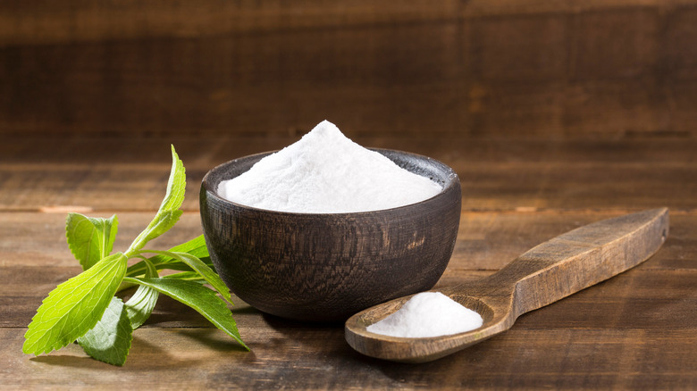 stevia powder in bowl