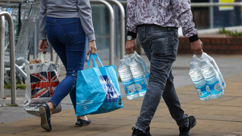 shoppers leaving Aldi with groceries