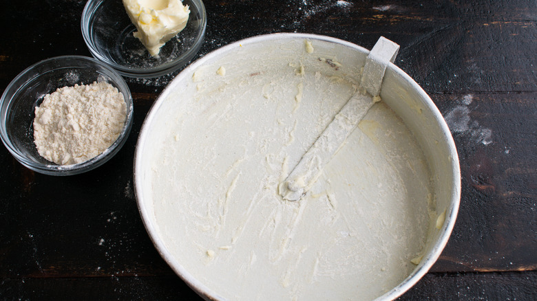 Cake pan butter and flour