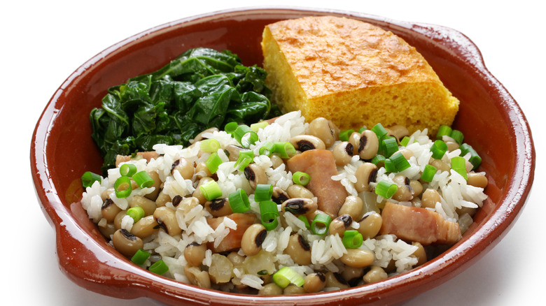 Hoppin' John with corn bread