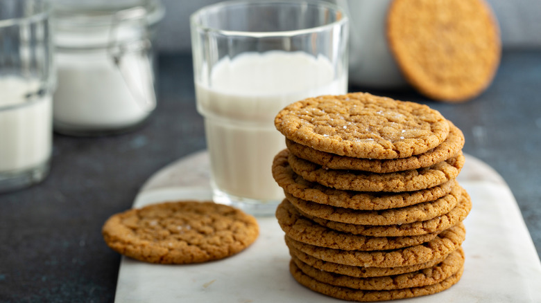 snickerdoodles with glass of milk