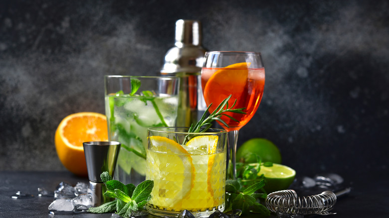 cocktails with fresh fruit